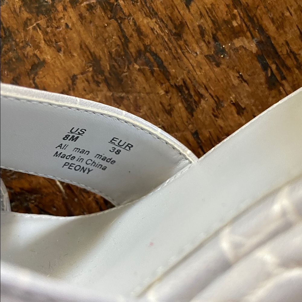 Light grey Croc-Embossed Women Sandals - Picture 5 of 7
